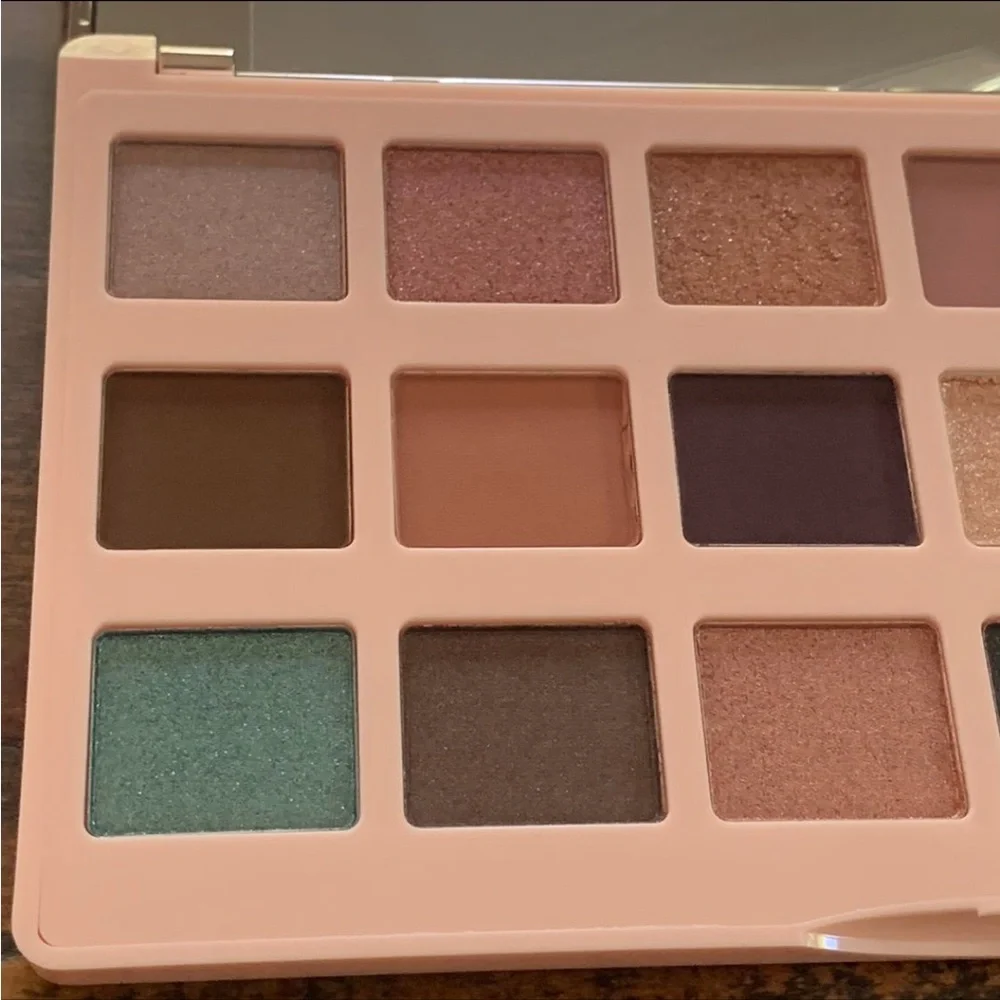 Ciate Editor Palette London 18 Pan Eyeshadow